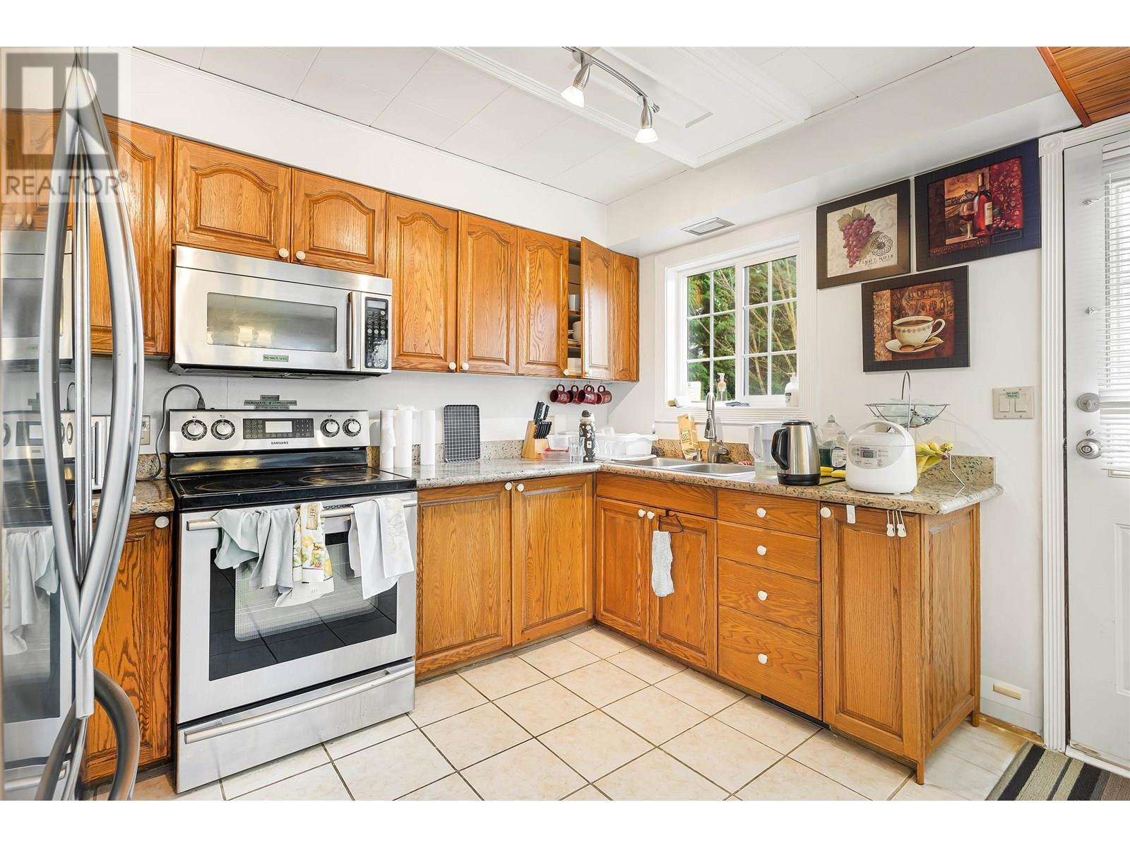 Photo 7 of 1008 E 22nd Avenue, Vancouver BC