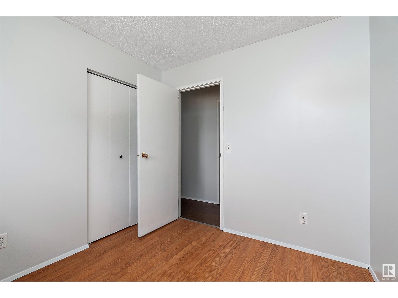 Photo 14 of 5207 53 Av, Warburg AB