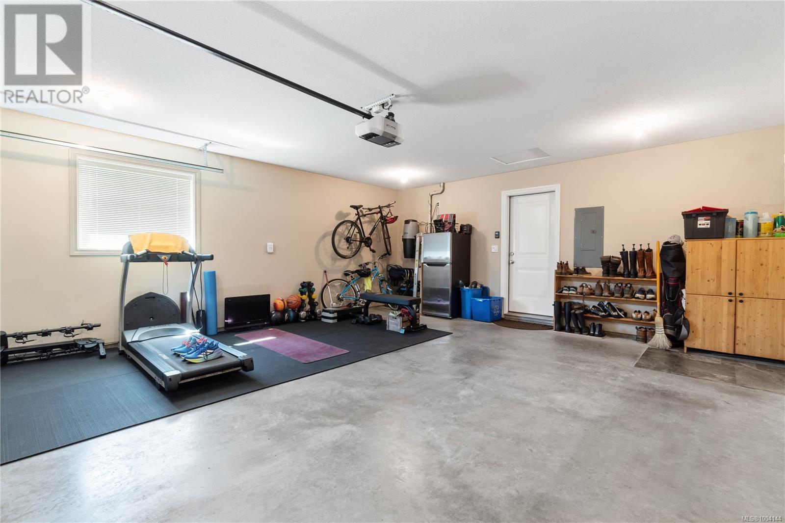 2130 Village Dr, Nanaimo