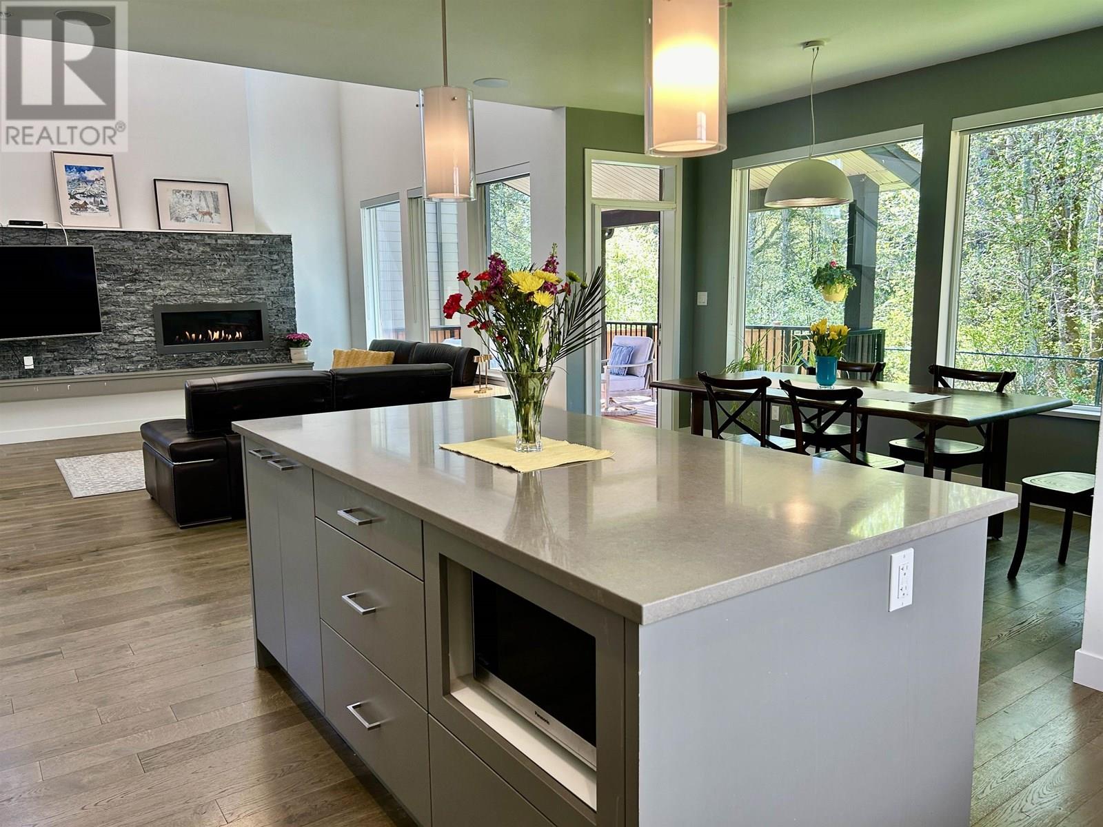 39271 FALCON CRESCENT, Squamish real estate listing R2992811