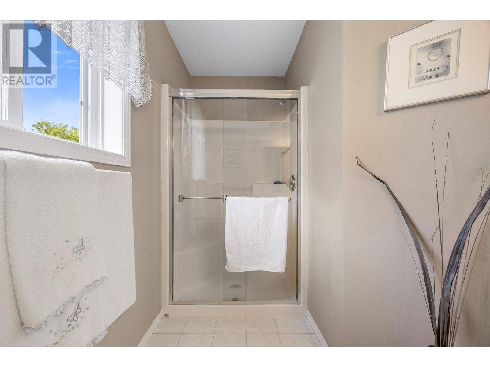 105 2220 Shannon Ridge Drive, West Kelowna