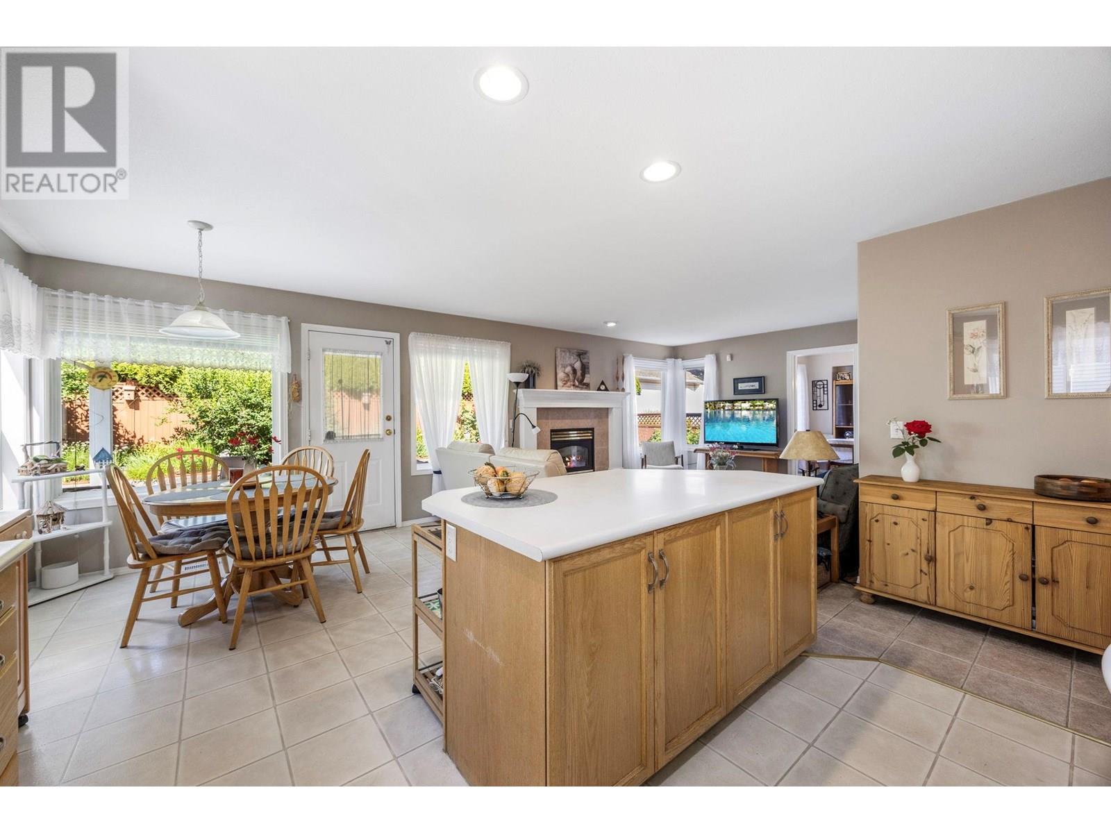 105 2220 Shannon Ridge Drive, West Kelowna