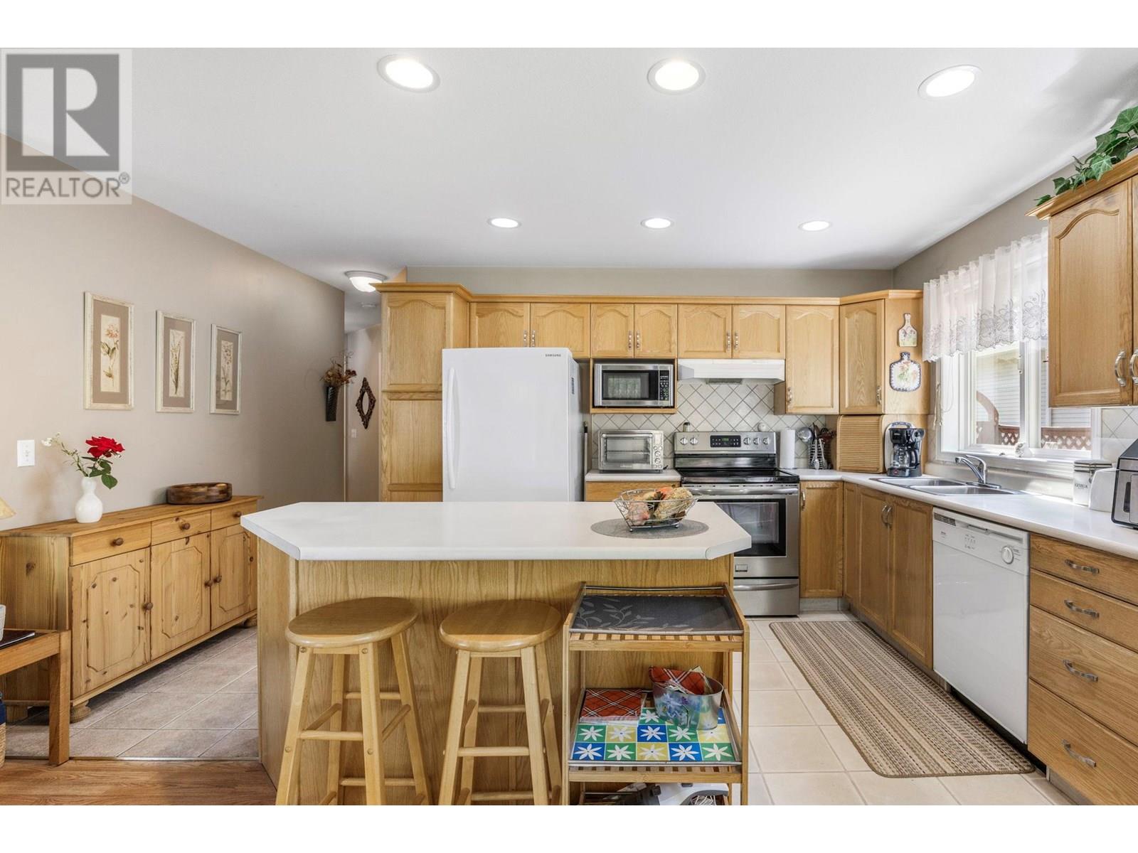 105 2220 Shannon Ridge Drive, West Kelowna