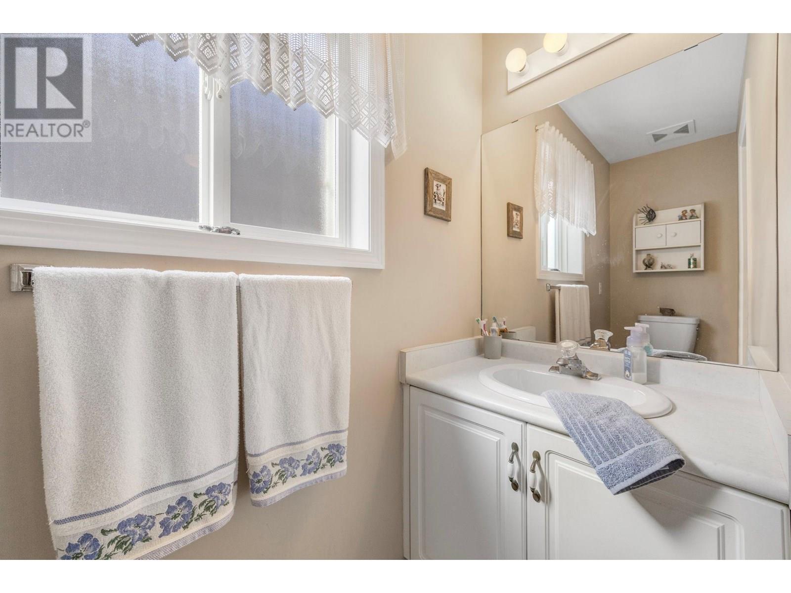 105 2220 Shannon Ridge Drive, West Kelowna