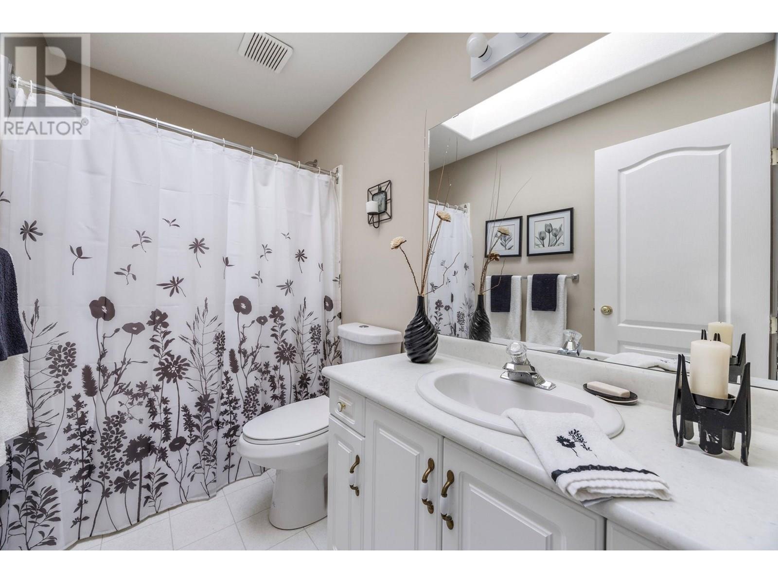105 2220 Shannon Ridge Drive, West Kelowna