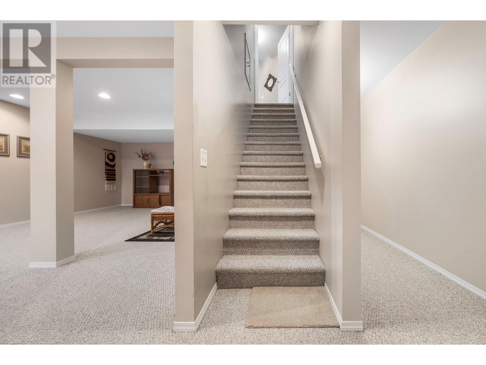105 2220 Shannon Ridge Drive, West Kelowna