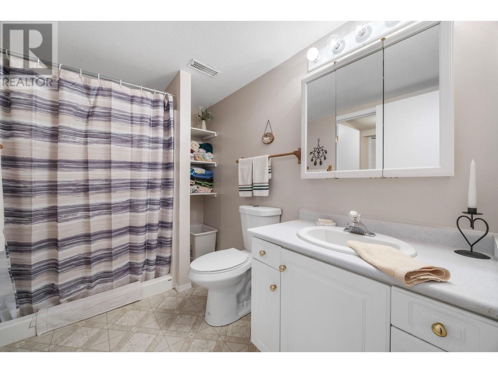 105 2220 Shannon Ridge Drive, West Kelowna