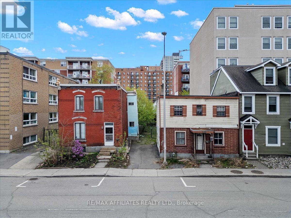 Photo 2 of 168 174 Murray Street N, Ottawa ON