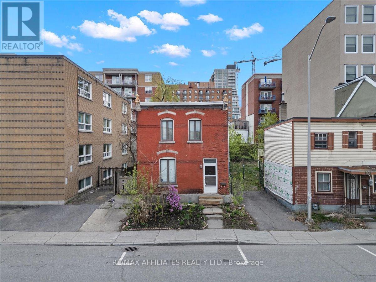Photo 3 of 168 174 Murray Street N, Ottawa ON
