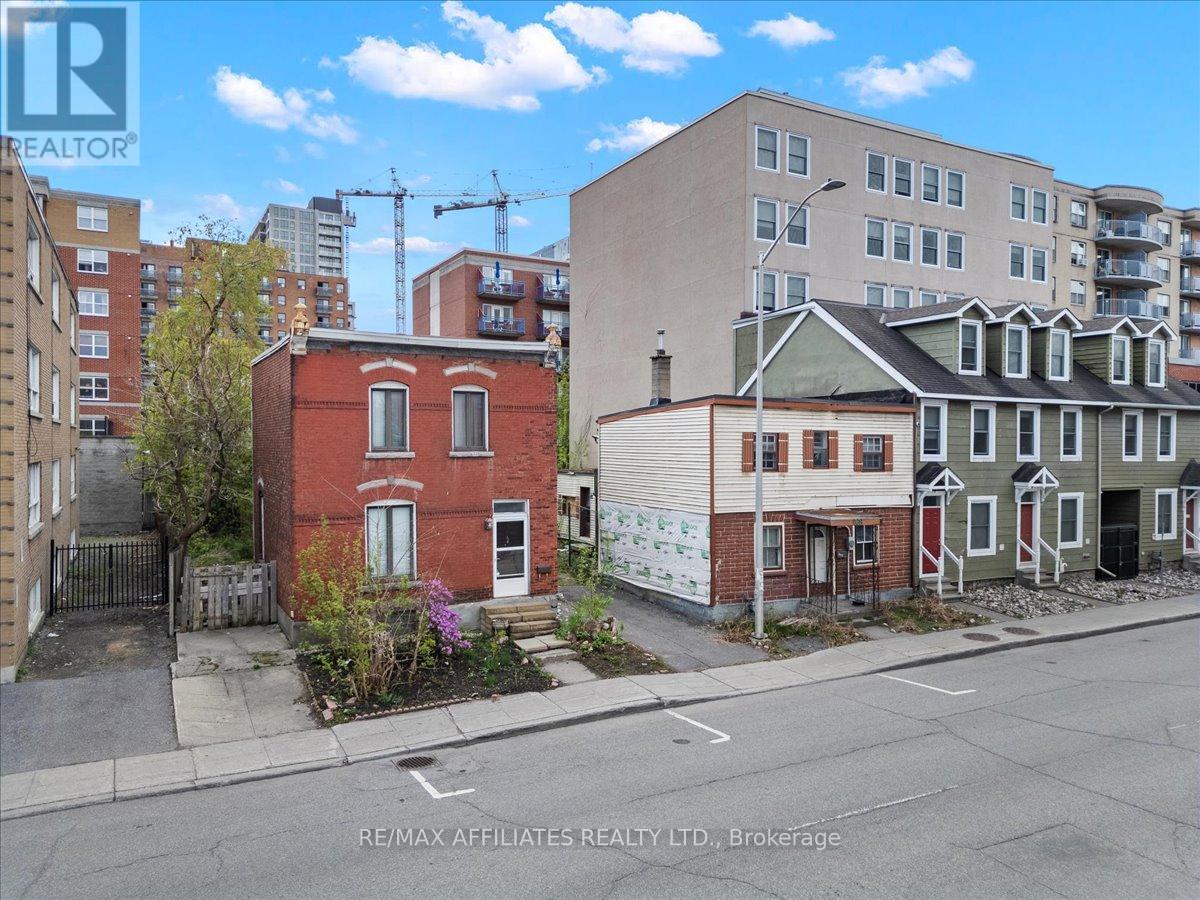 Photo 4 of 168 174 Murray Street N, Ottawa ON