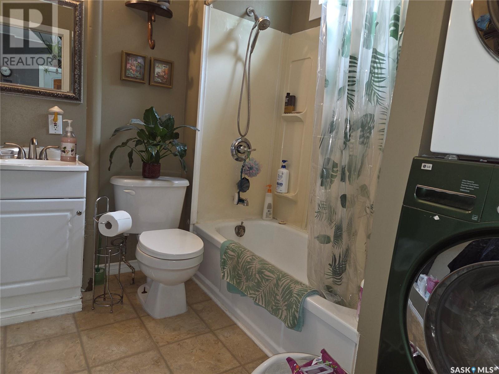 Photo 9 of 106 Tiree Street, Colonsay SK