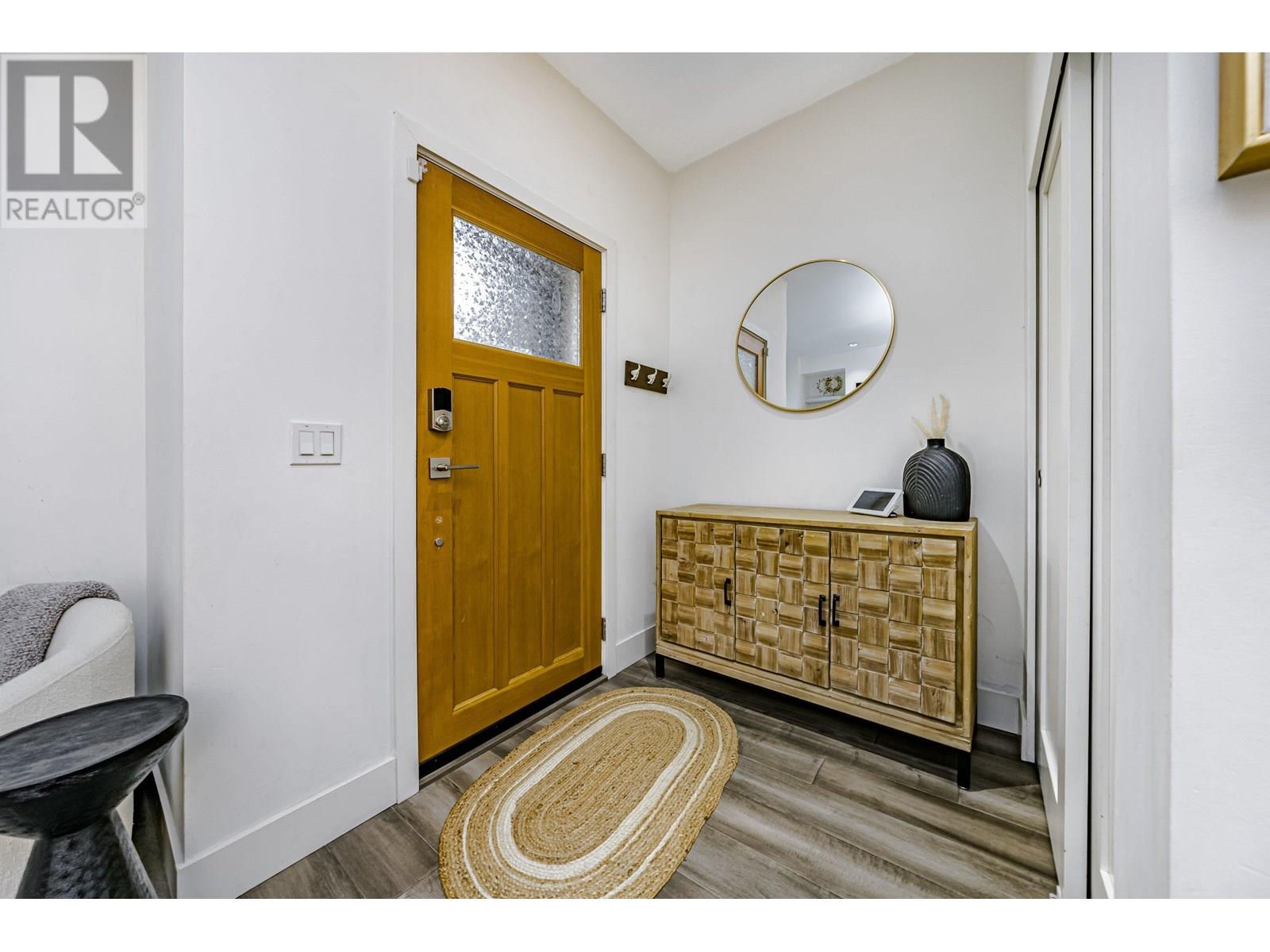 Photo 5 of 289 Salter Street, New Westminster BC