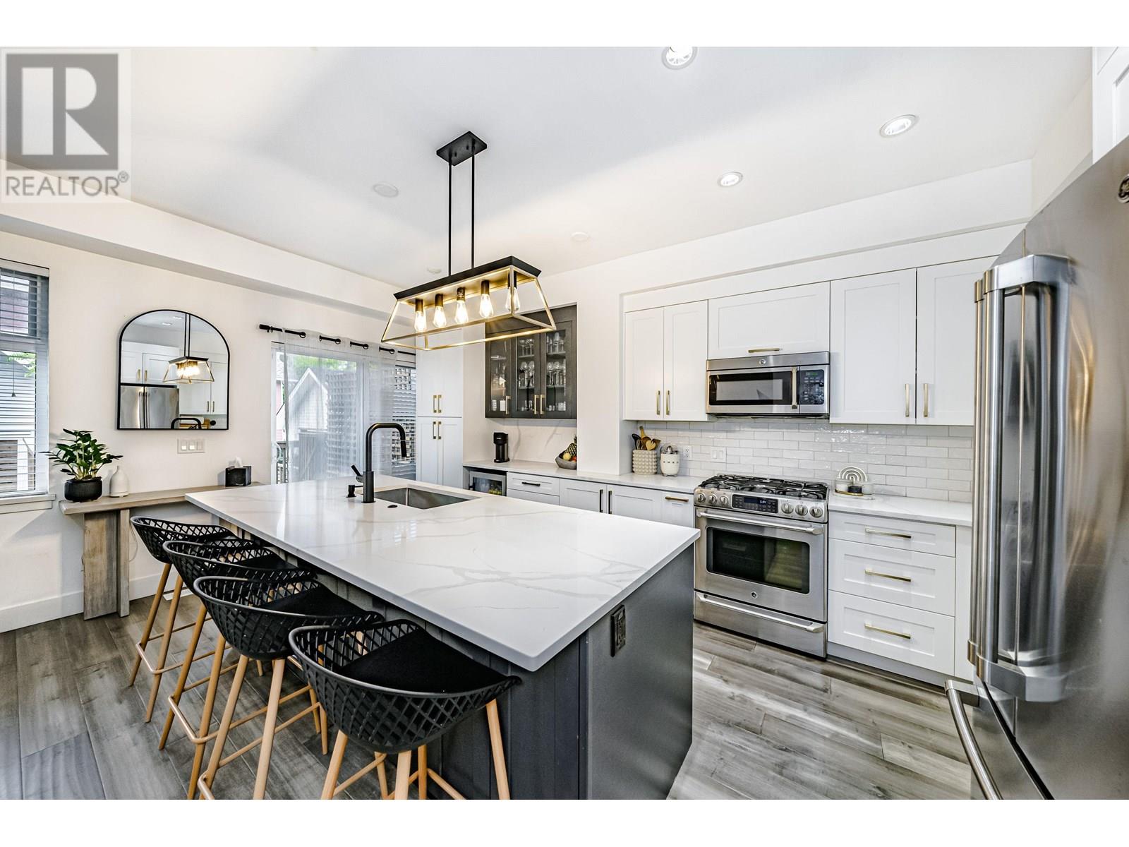 Photo 14 of 289 Salter Street, New Westminster BC