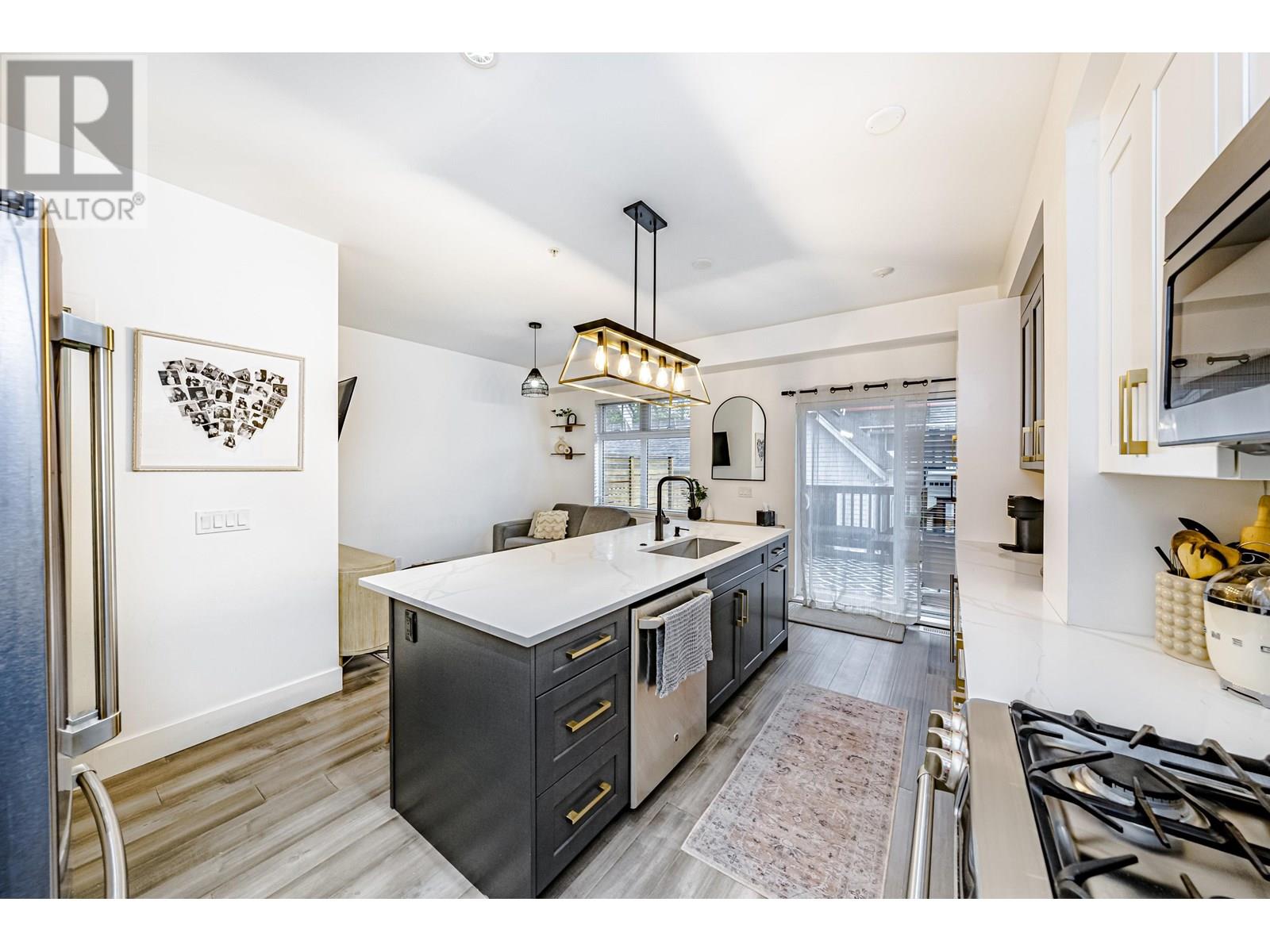 Photo 17 of 289 Salter Street, New Westminster BC