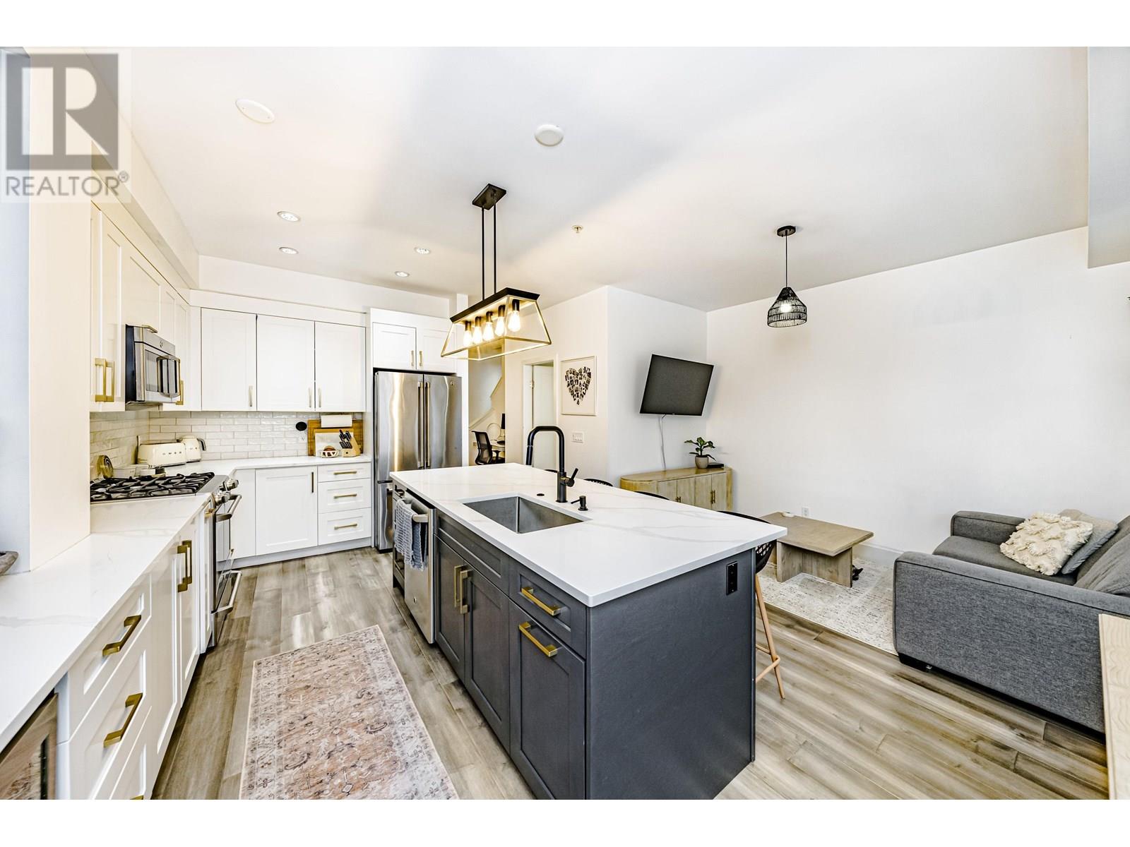 Photo 16 of 289 Salter Street, New Westminster BC