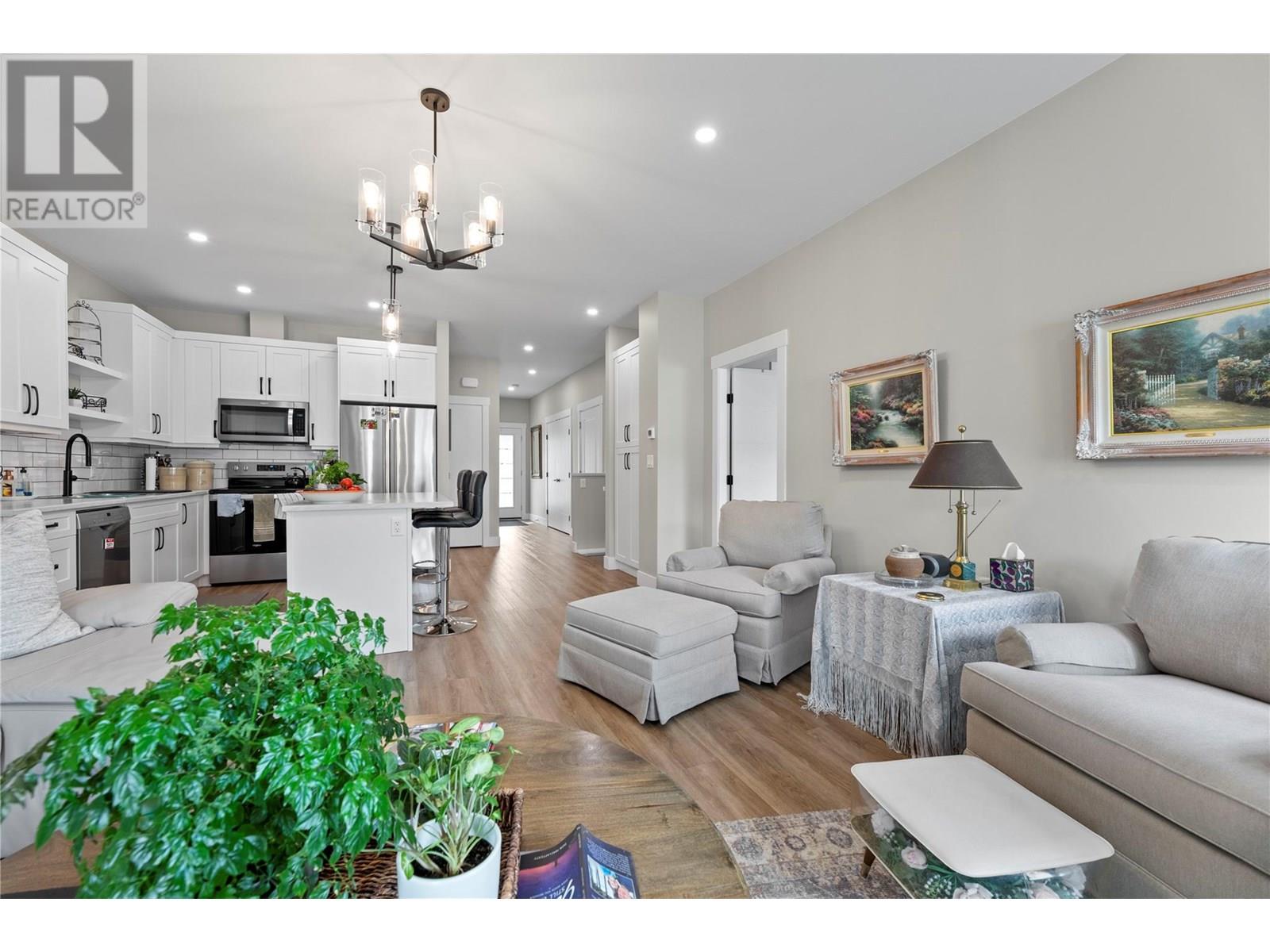 25 2810 15 Avenue Northeast, Salmon Arm