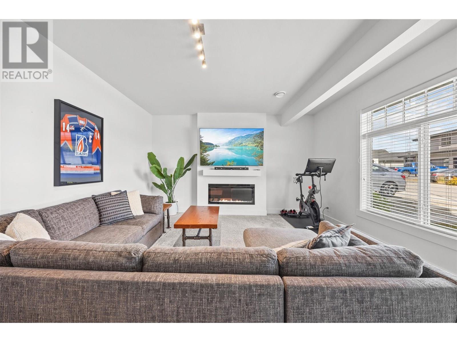 2602 Crown Crest Drive, West Kelowna