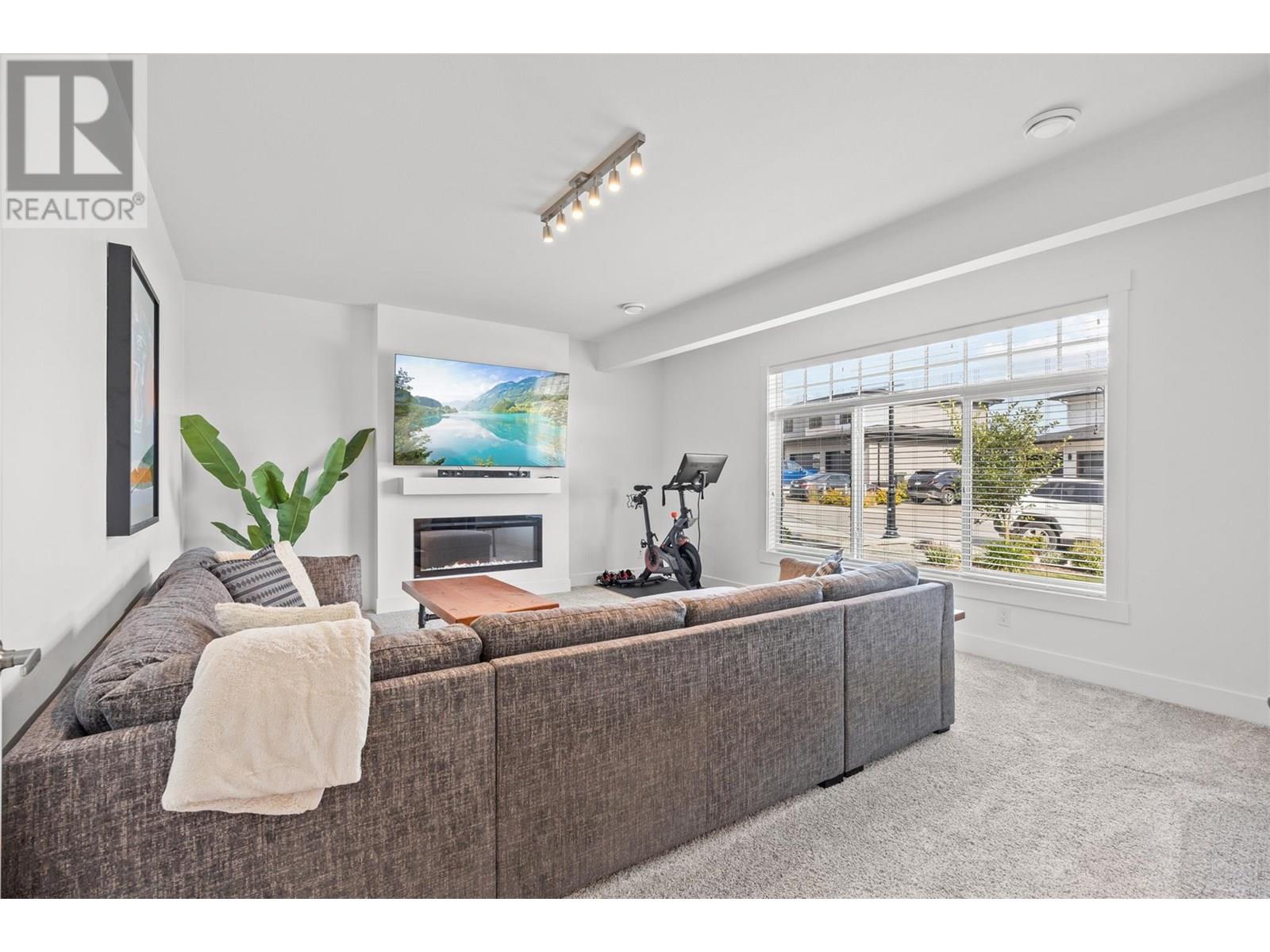  2602 Crown Crest Drive, West Kelowna