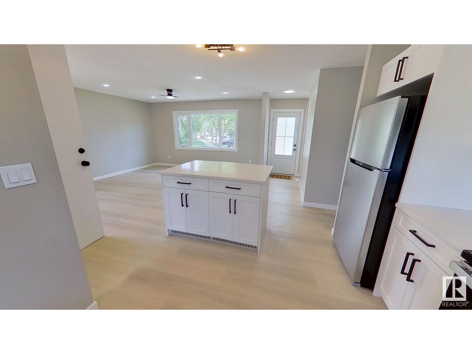 Photo 11 of 8920 92 Av, Fort Saskatchewan AB