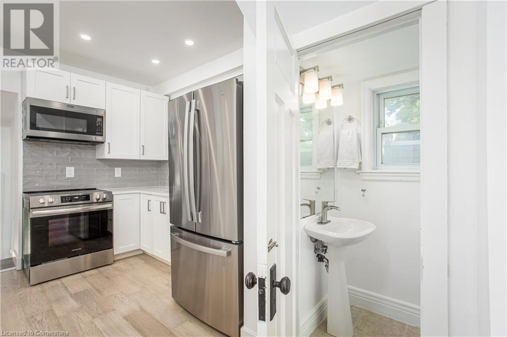 Photo 4 of 826 Beach Boulevard, Hamilton ON