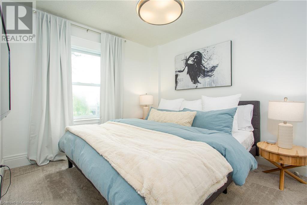 Photo 8 of 826 Beach Boulevard, Hamilton ON