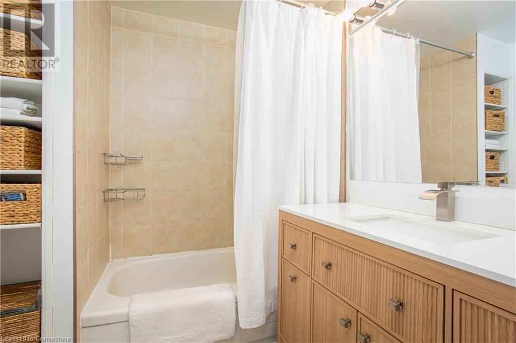Photo 23 of 826 Beach Boulevard, Hamilton ON
