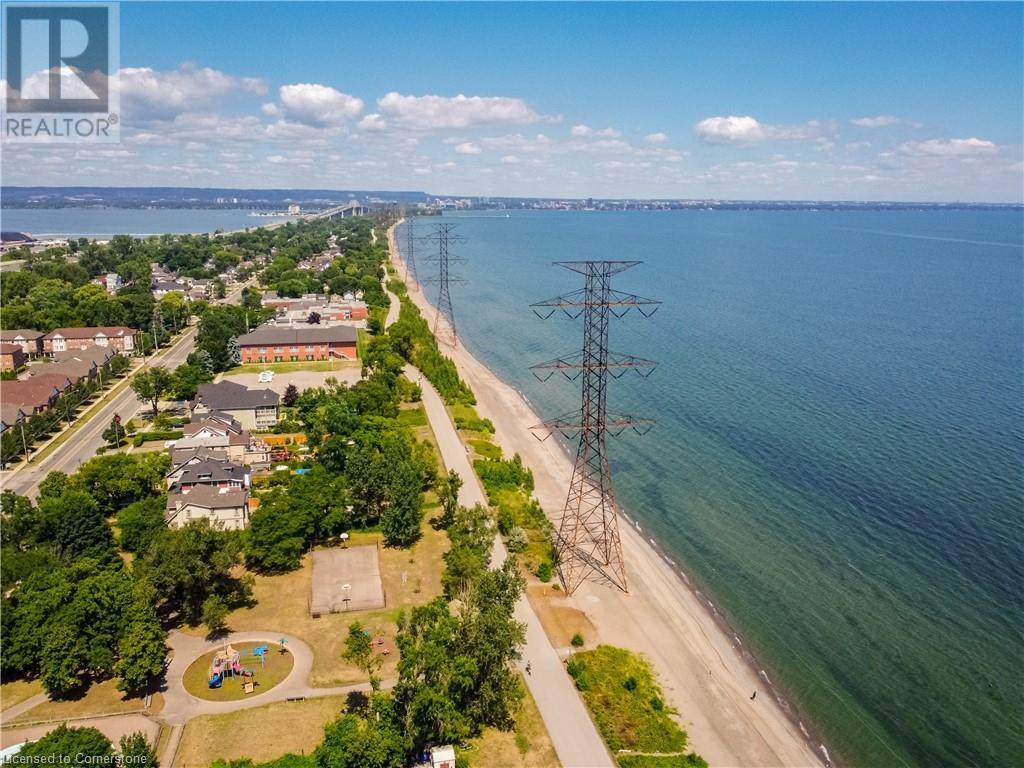 Photo 9 of 826 Beach Boulevard, Hamilton ON