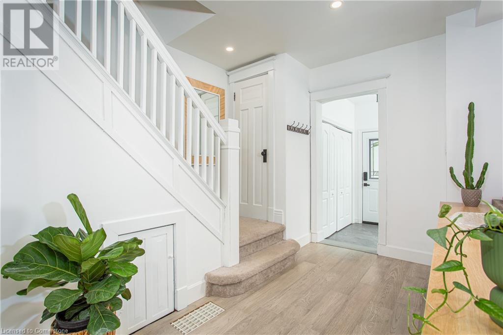 Photo 7 of 826 Beach Boulevard, Hamilton ON