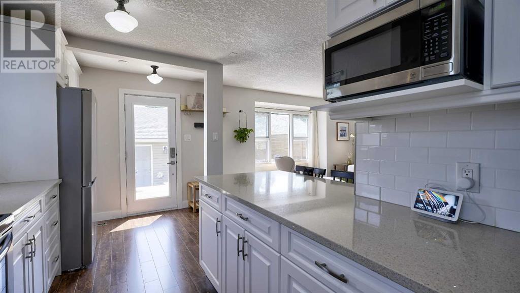 115 Amiens Crescent SW, Calgary, Alberta