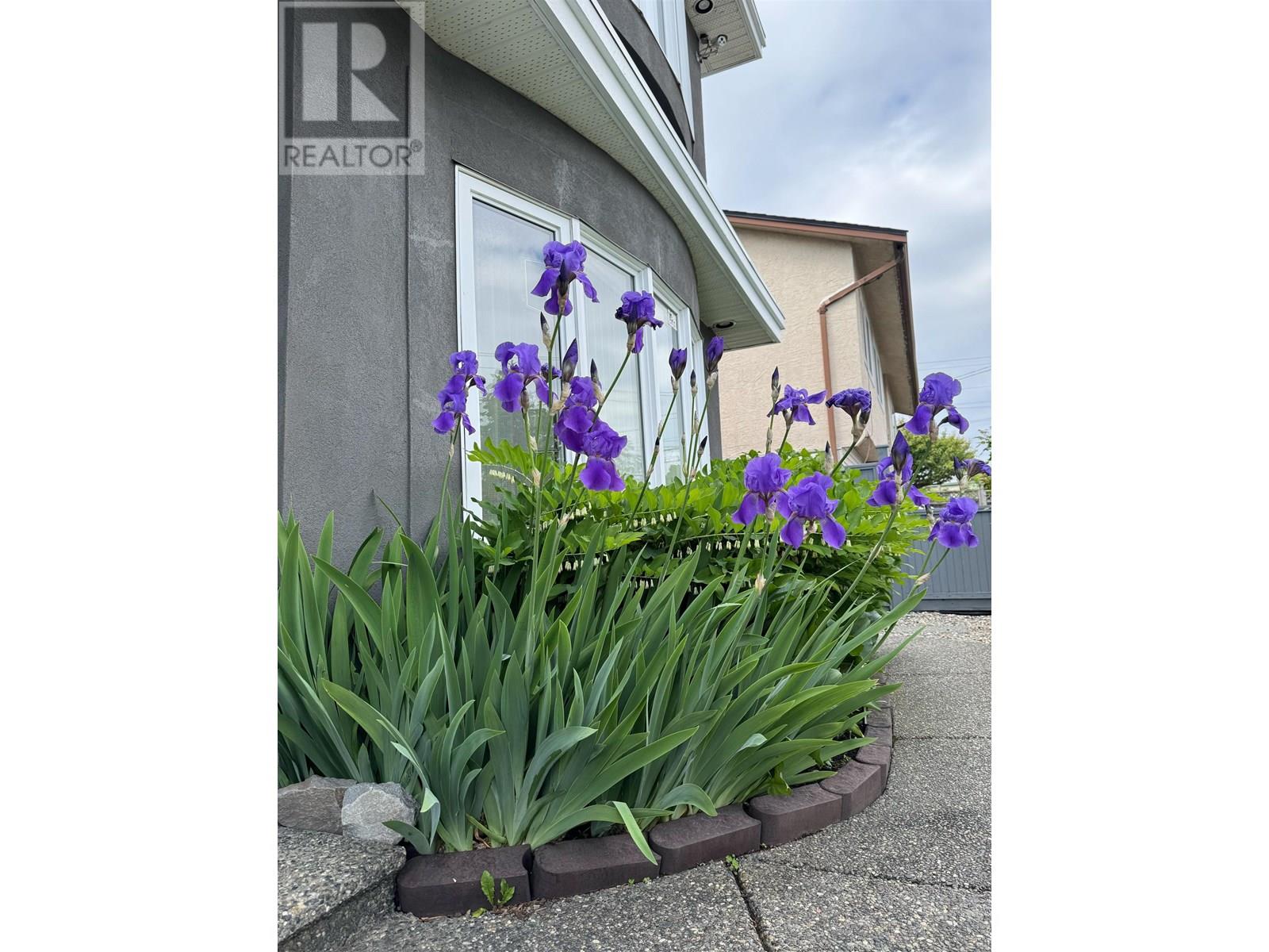 Photo 4 of 7749 Gilley Avenue, Burnaby BC
