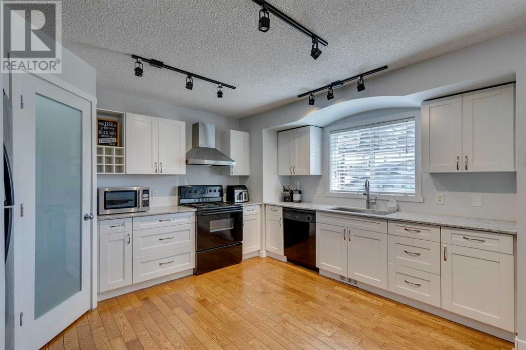 Single Family House for Sale in  Everridge Drive SW Evergreen Calgary 