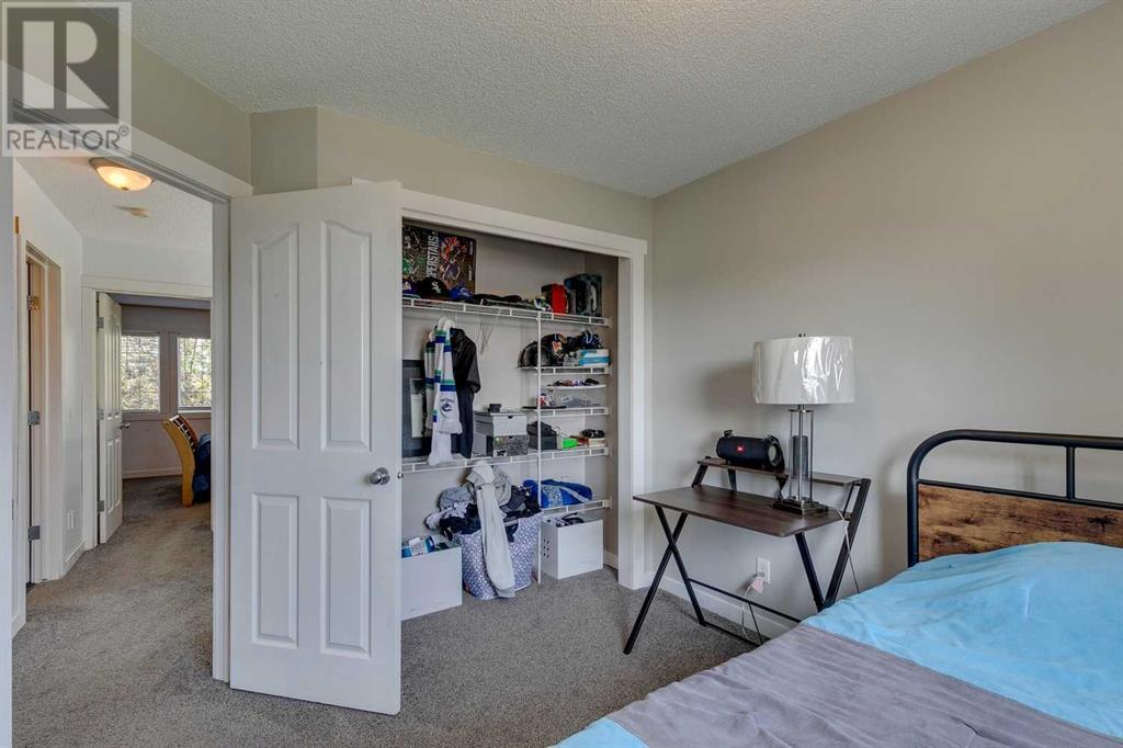 Single Family House for Sale in  Everridge Drive SW Evergreen Calgary 