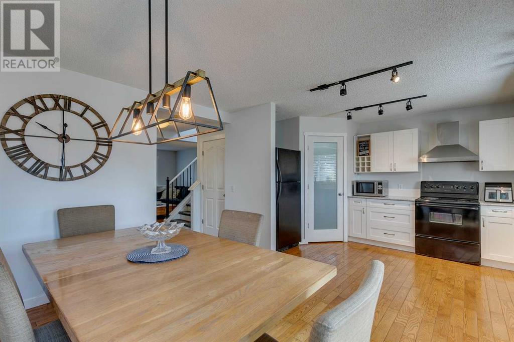 Single Family House for Sale in  Everridge Drive SW Evergreen Calgary 