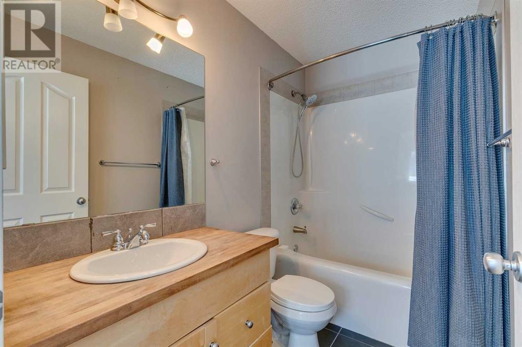 Single Family House for Sale in  Everridge Drive SW Evergreen Calgary 