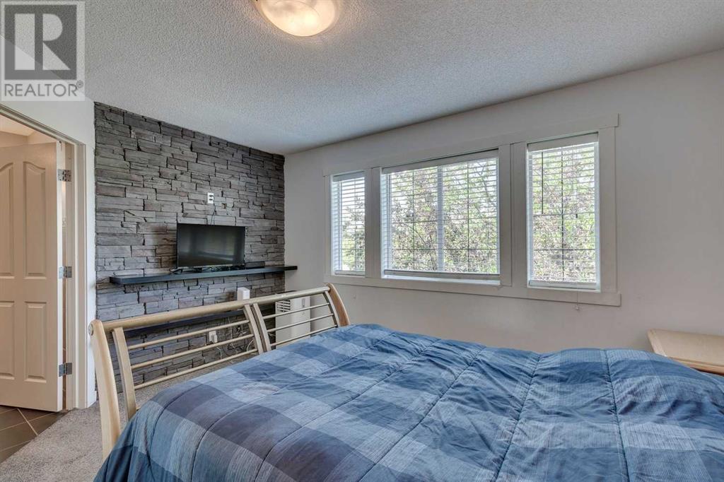 Single Family House for Sale in  Everridge Drive SW Evergreen Calgary 