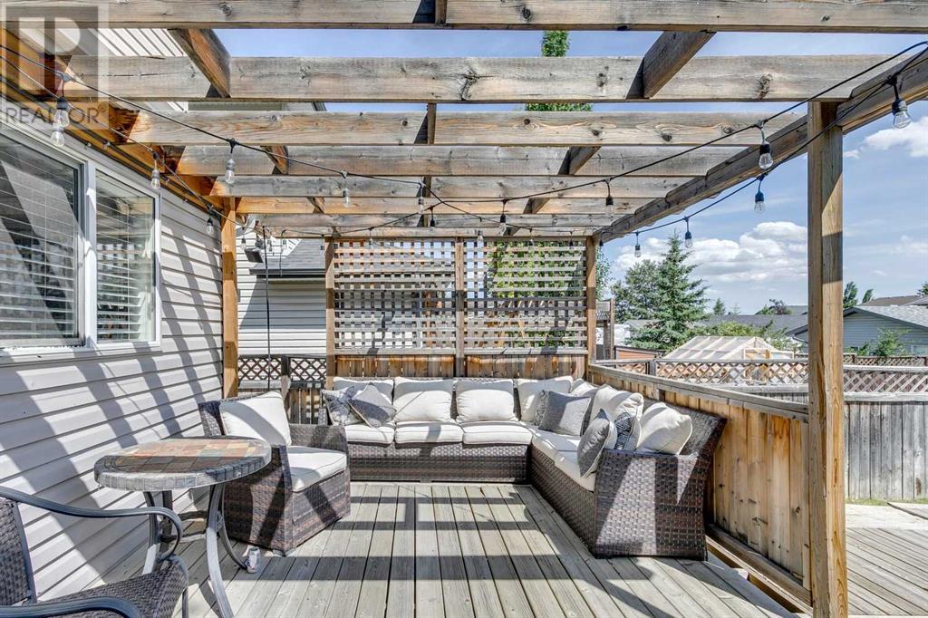Single Family House for Sale in  Everridge Drive SW Evergreen Calgary 