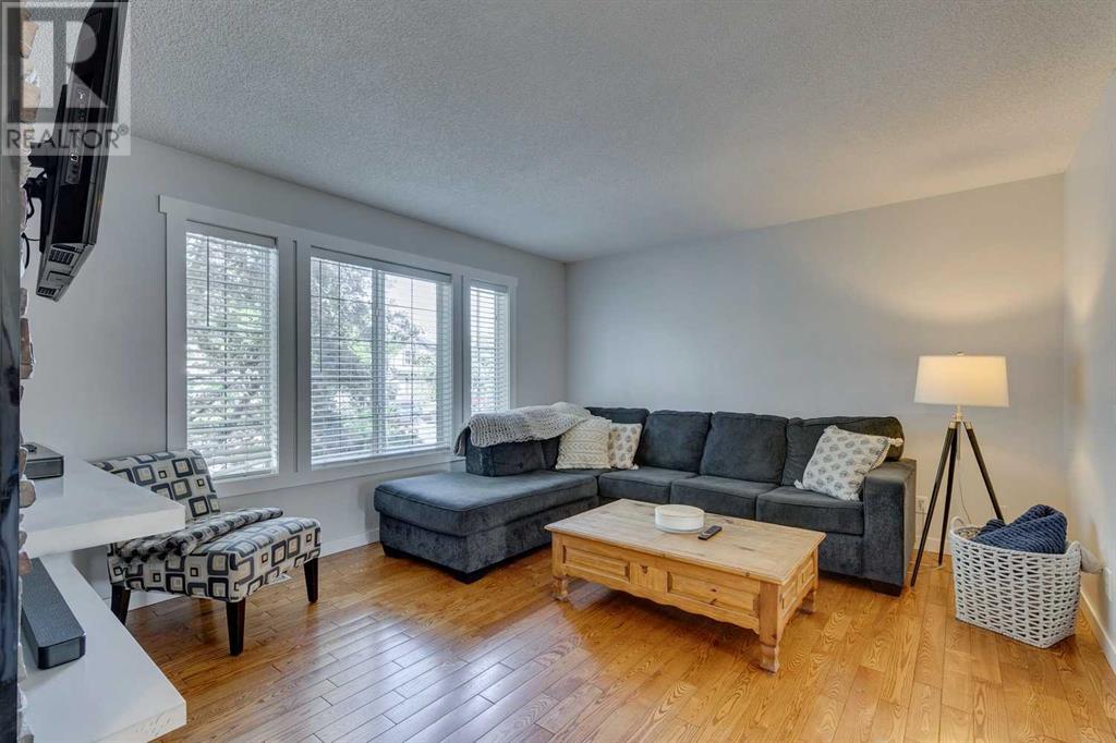 Single Family House for Sale in  Everridge Drive SW Evergreen Calgary 