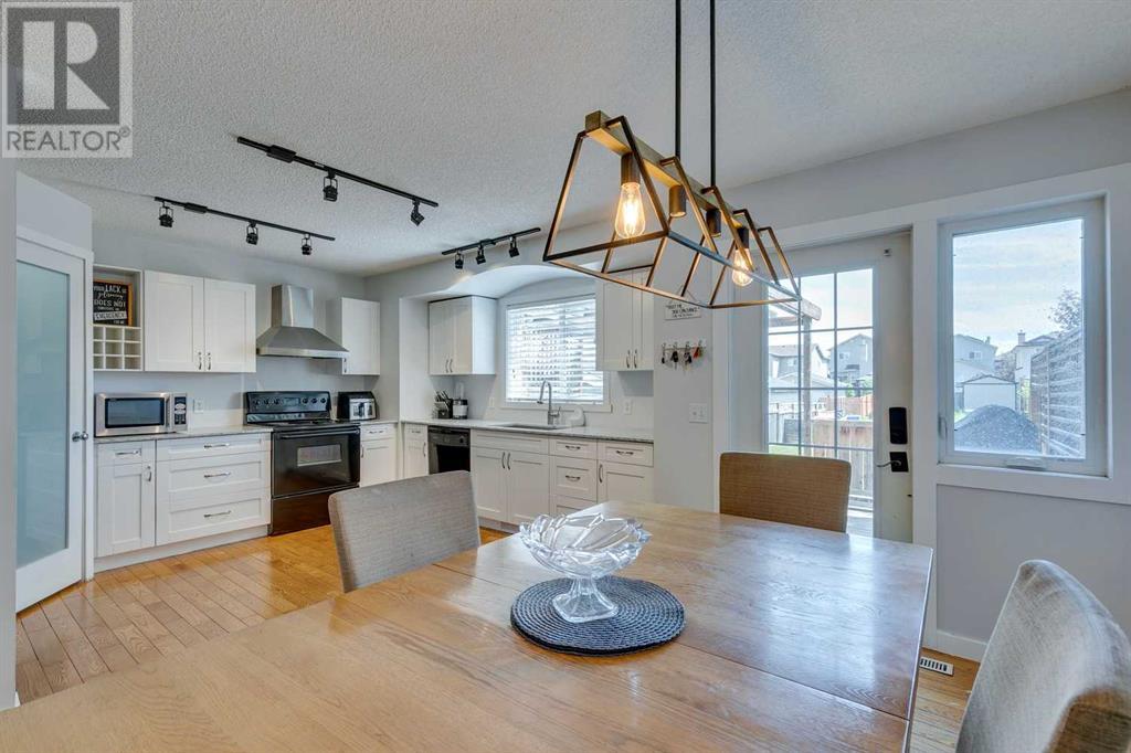 Single Family House for Sale in  Everridge Drive SW Evergreen Calgary 