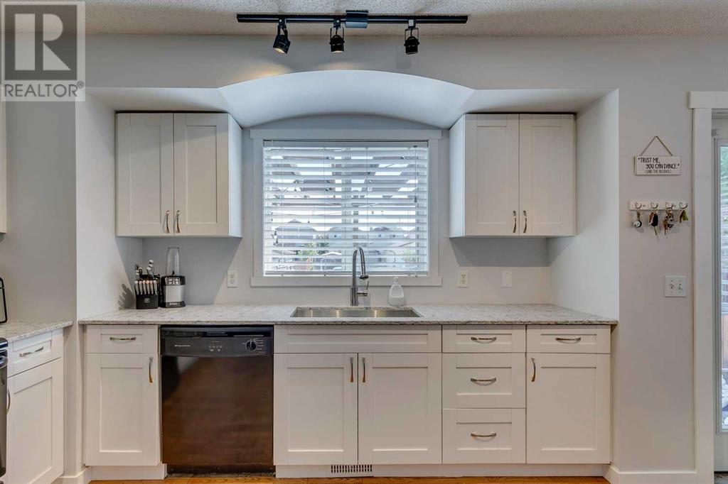 Single Family House for Sale in  Everridge Drive SW Evergreen Calgary 