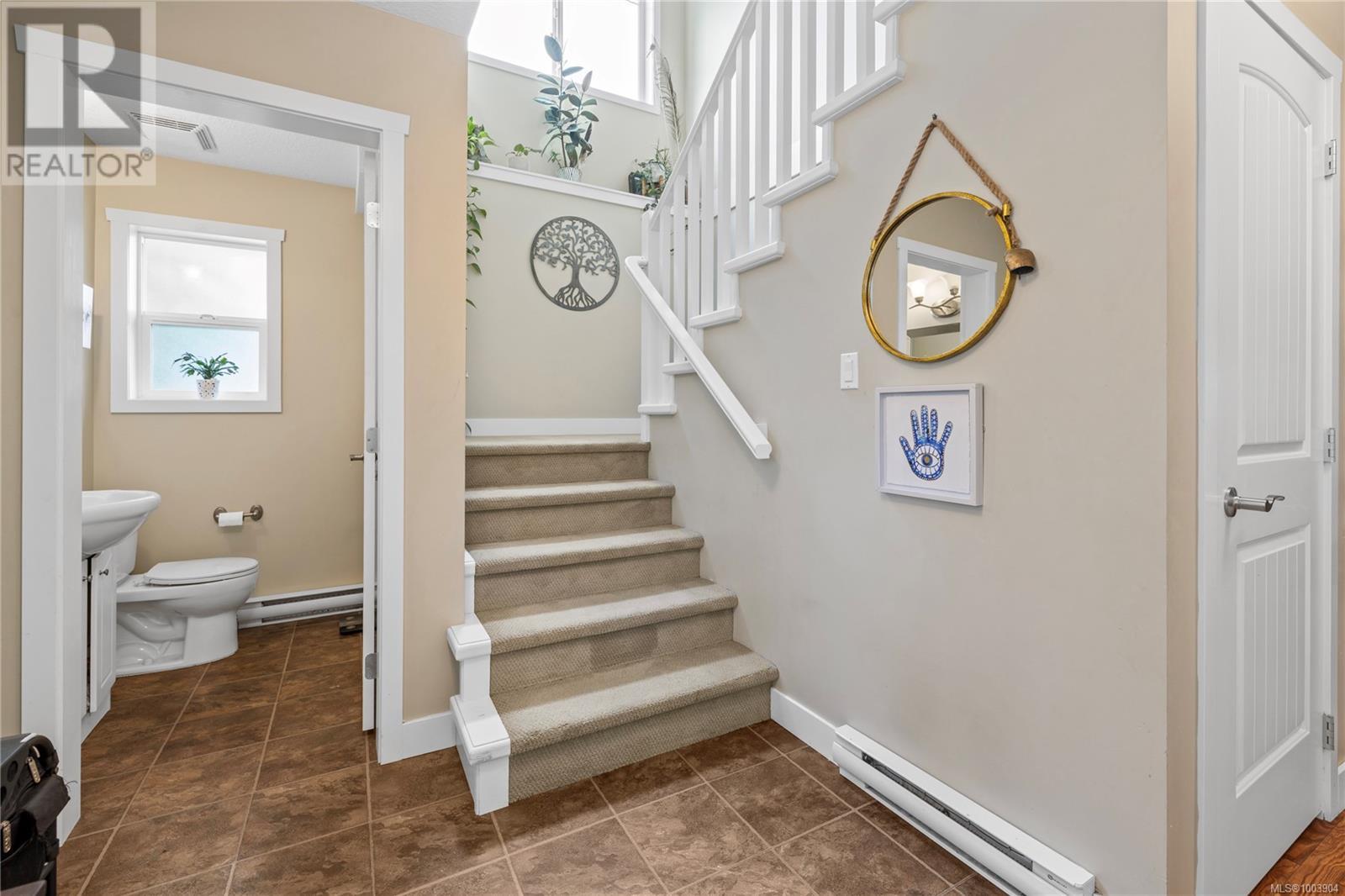 Photo 3 of 512 Gardasan Way, Nanaimo BC