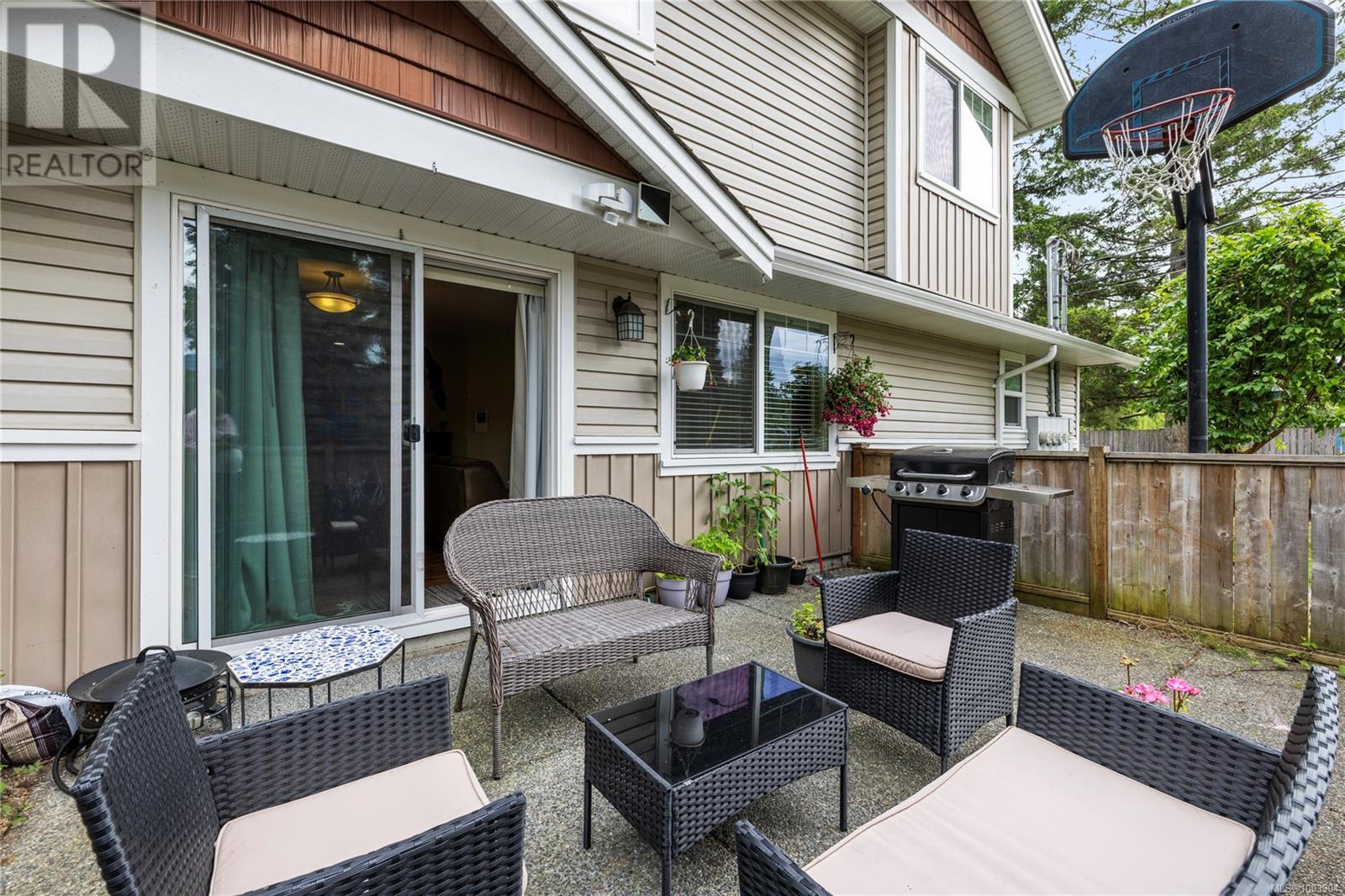 Photo 5 of 512 Gardasan Way, Nanaimo BC