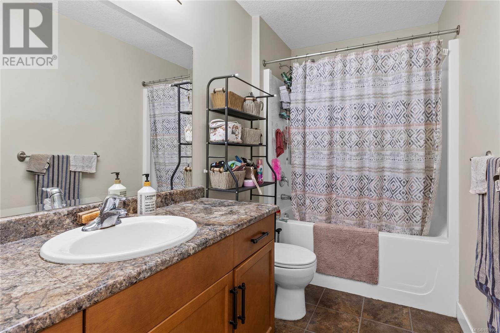Photo 14 of 512 Gardasan Way, Nanaimo BC