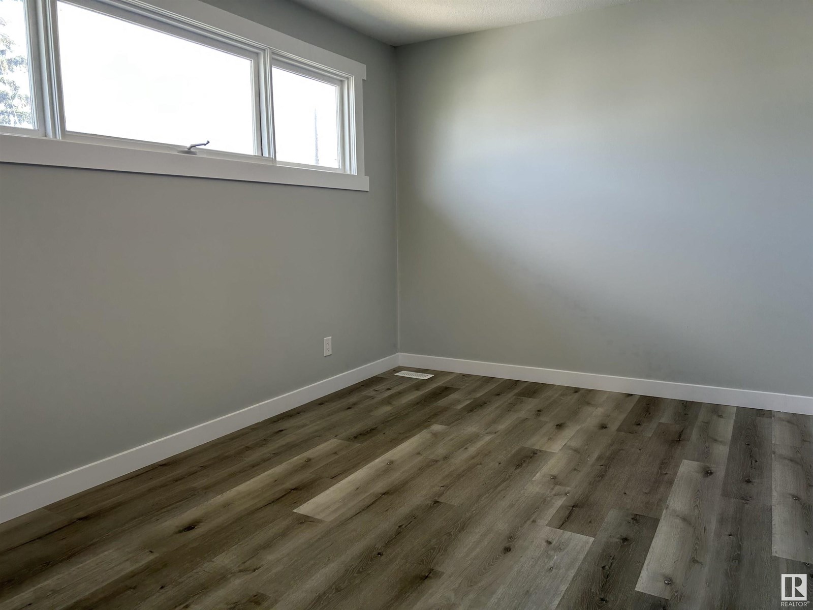 Photo 14 of 16318 88 Av Nw, Edmonton AB