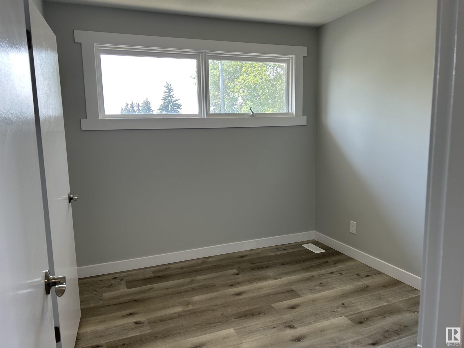 Photo 17 of 16318 88 Av Nw, Edmonton AB