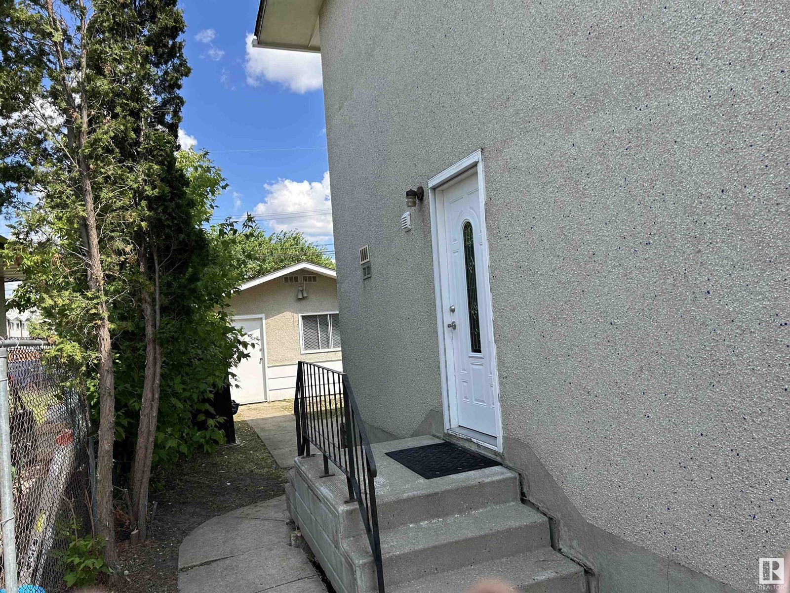 Photo 37 of 16318 88 Av Nw, Edmonton AB