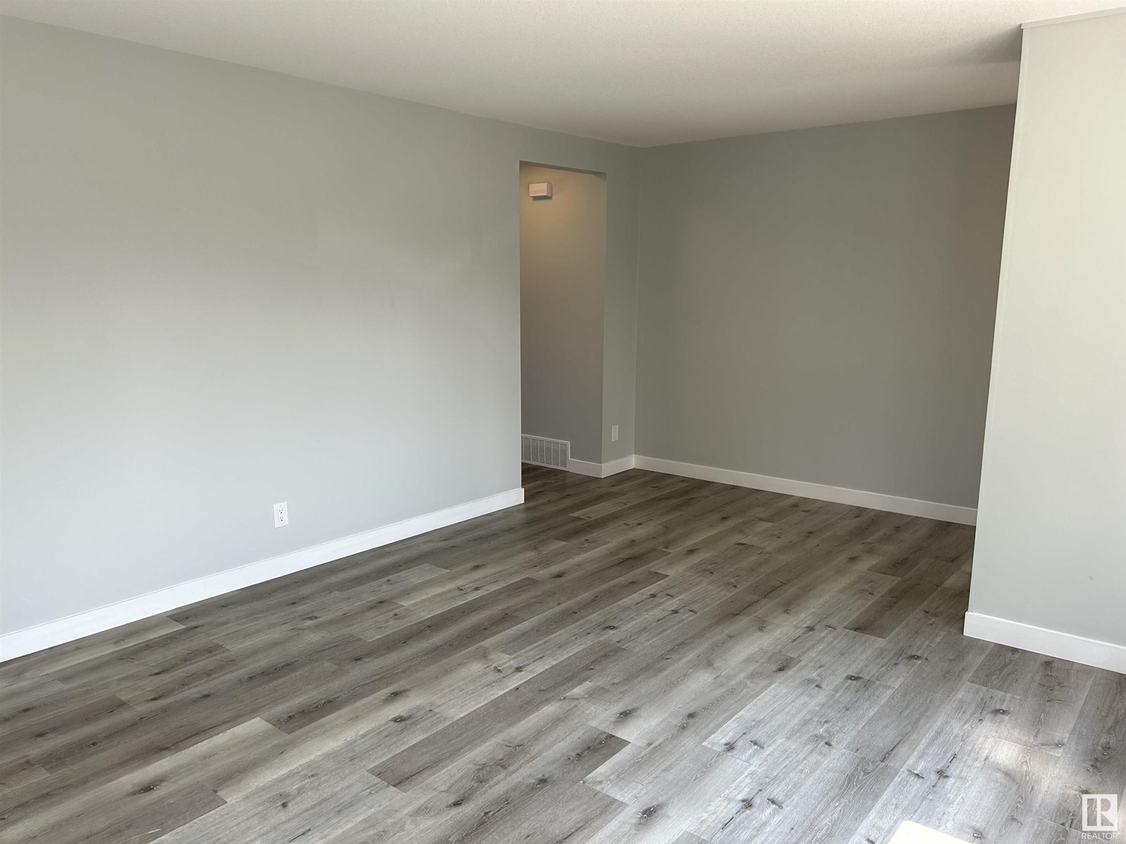 Photo 6 of 16318 88 Av Nw, Edmonton AB