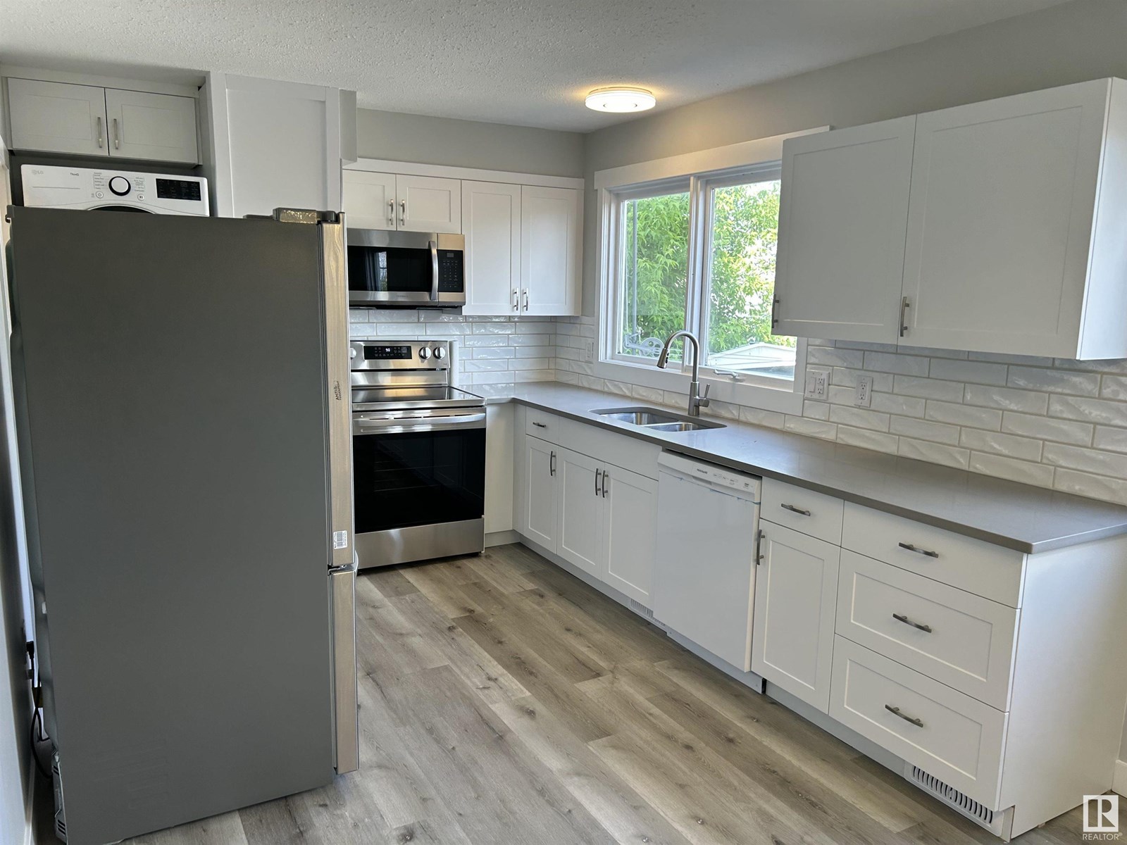Photo 7 of 16318 88 Av Nw, Edmonton AB