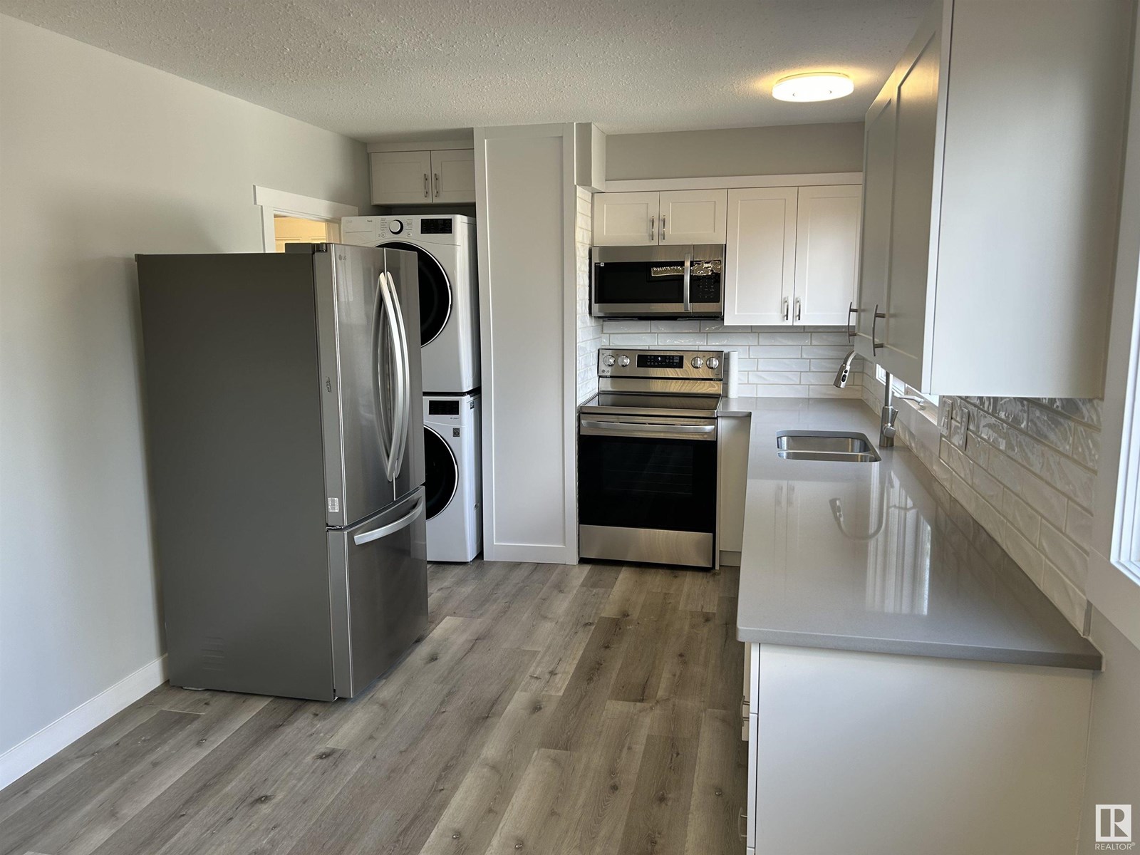 Photo 8 of 16318 88 Av Nw, Edmonton AB