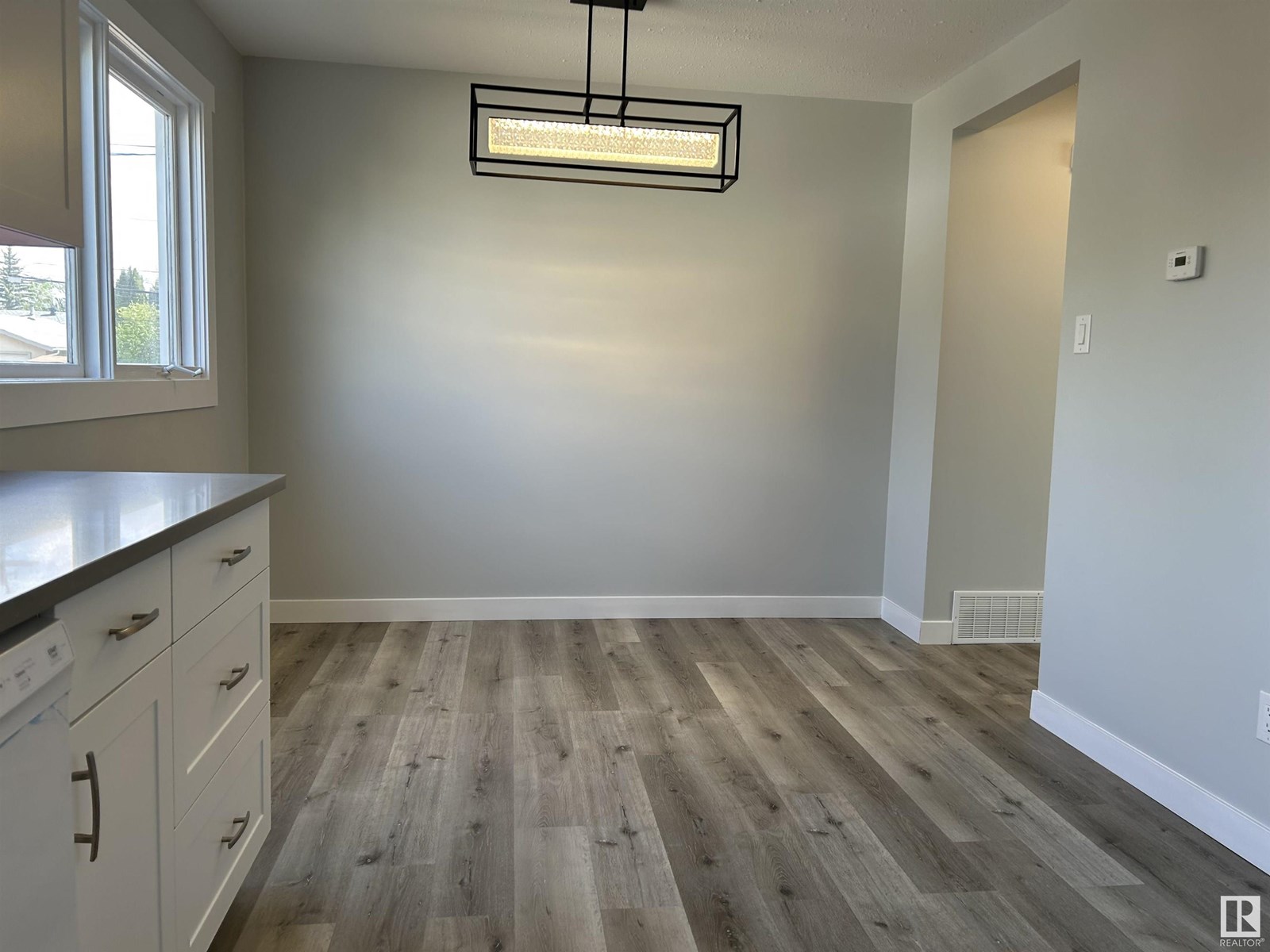 Photo 9 of 16318 88 Av Nw, Edmonton AB