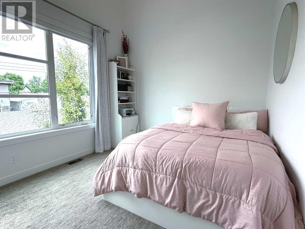 Single Family House for Sale in   Avenue SW North Glenmore Park Calgary 